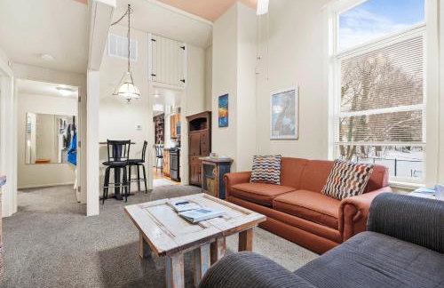 Walk to Water St and River Quaint Saugatuck Apt - Foto 13