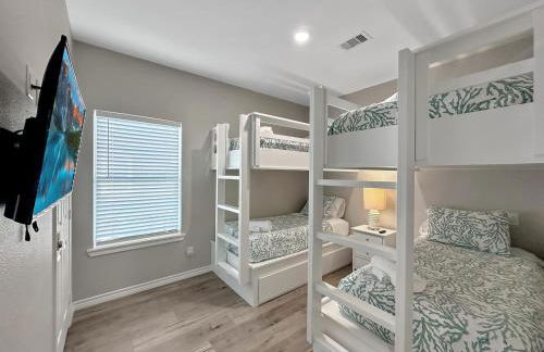 Beachfront 4BR - Tiki Bar, Yard Games, Pet-Friendly - Foto 25