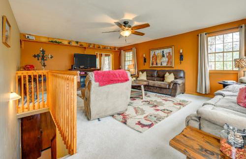 Mtn-View Home with Deck, Fire Pit and BBQ in Almond - Foto 7