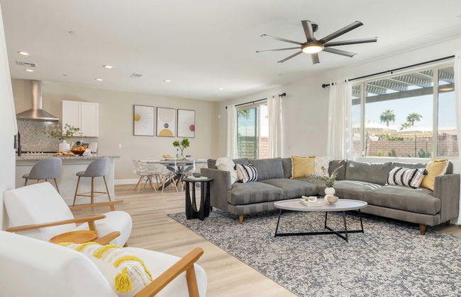 Desert Eden by Avantstay 6BR w/ Ensuite Backyard Oasis w/ Pool & Hot Tub! - Foto 23