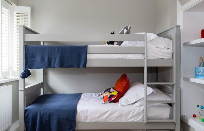 Bosham 3 BR Beach House With Garden Playhouse - Photo 26