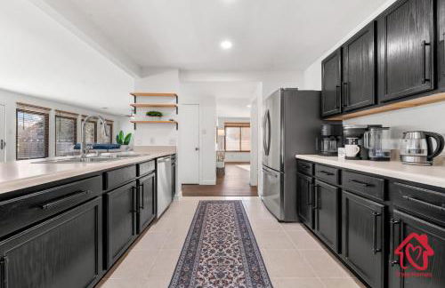 Georgian Oasis with Private Pool - An Irvie Home - Foto 41