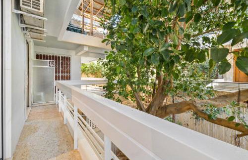 Boho Coastal Retreat with Jacuzzi, 1 min to Beach - Foto 11