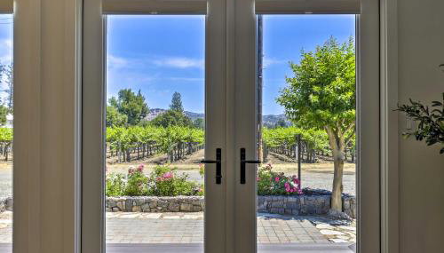Luxe Wine Country Getaway with Vineyard Views - Foto 4
