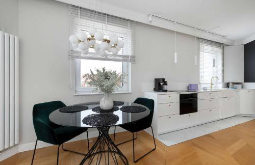 Elegant Apartment with Parking Space and Balcony by Noclegi Renters - Foto 12