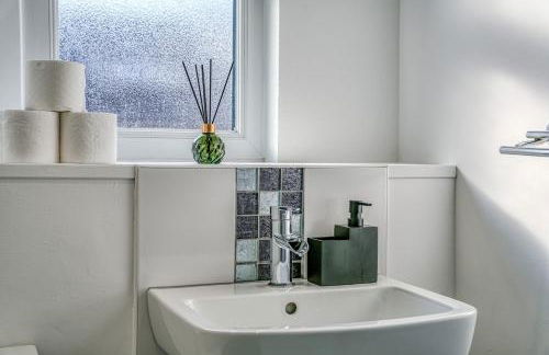 Budget 1-Bed Flat in Manchester - Photo 18