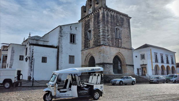 Tuk Tuk pelo centro de Faro