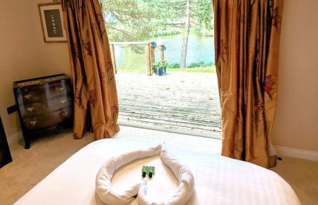 Hot Tub, Lake View, Peaceful Woodland Retreat - Photo 33