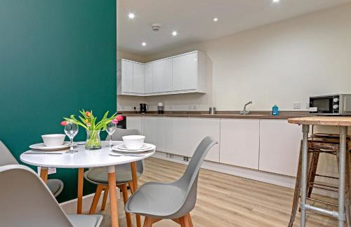 PRIME CITY CENTRE MK STAY, Stylish Spacious Apartment, AIR CONDITIONG, Two bathrooms, FREE GATED ALLOCATED PARKING & Lift access - Foto 6