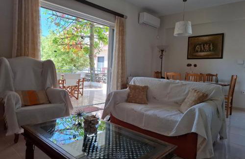 Αρχαία Κόρινθος Μεζονέτα - Foto 1