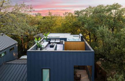 Modern Oasis w Pool Hot Tub Rooftop Deck Home Theater Mariposa Retreat by AvantStay - Foto 62