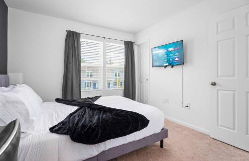 Luxe 2BR Townhome | Pool | Close to Beach - Foto 20