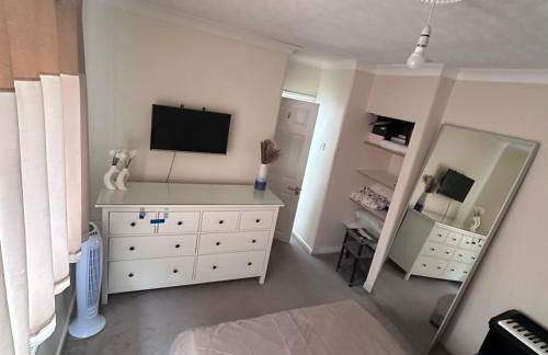 Lovely 3 bedroom house in Borehamwood . - Foto 3