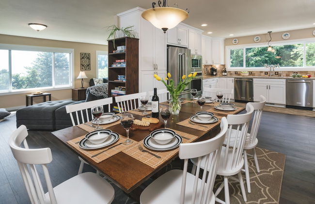 Anchor's Retreat by Avantstay Gorgeous Clift Top Views w/ Incredible Patio - Photo 16