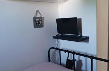 Pequena Casa rústica com piscina - Foto 6