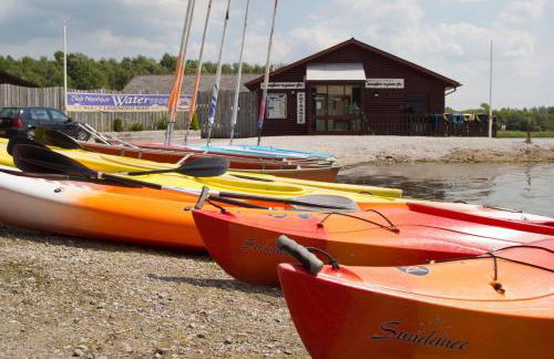 Sandmartin Lodge a lakeshore haven at Pine Lake Resort - Foto 56