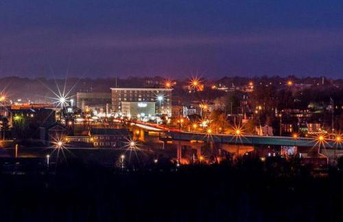 Finn's Hideaway -Modern family river home - Foto 4