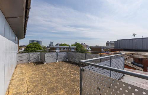 Bond Central - City Centre Oasis - Photo 16