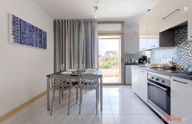 Mediterranean Living Right by the Beach - Foto 5