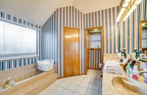 Pet-Friendly Home with Pool - 8 Mi to Central Plano! - Foto 14