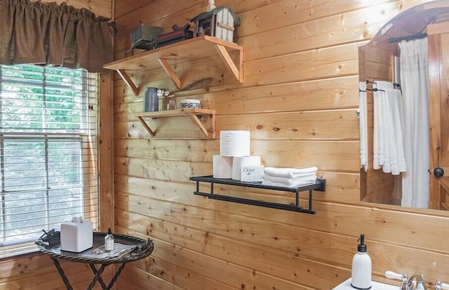 Tree Top Lodge - Gorgeous Lake Cabin With Hot Tub & Magnificent Views Of Forests And Mountains! 3 Bedroom Cabin by Redawning - Foto 17