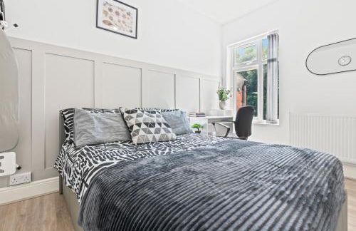 Free Parking ,Modern 4 bedrooms 10min from Birmingham city centre ideal for contractors ,Groups and Families - Photo 46