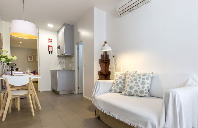 Bright 3BR Flat w/ AC in City Center by LovelyStay - Photo 57