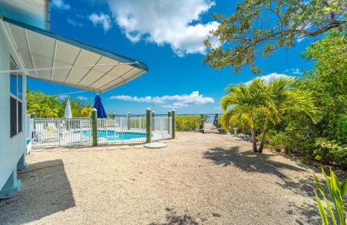 Waterfront Beach House with Dock & Heated Pool - Foto 9