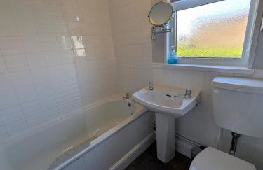 Beachcomber, Two bed Chalet on Sunbeach Holiday Park - Sleeps 4, pet friendly, FREE pool and entertainment passes included - plus WiFi - only 300m from the beach! - Photo 14