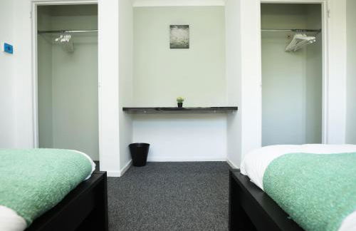 Homely ! Perfect for Contractors and Guests with Private off street parking - Foto 12