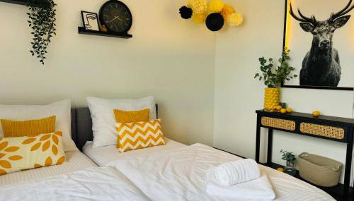 Black&Yellow Apartment Bielefeld 24h Check in WLAN Parkplatz ÖPNV - Foto 2