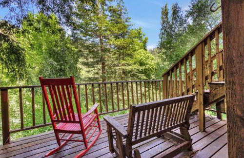 Cozy Riverfront Cabin Just Steps to the Russian River with Beach Access & Wood Stove - Foto 44