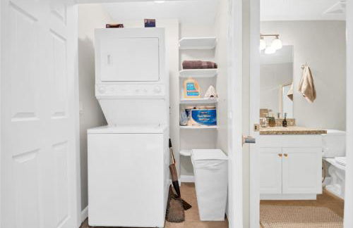 Lux Oasis in Woodland Hills - Foto 8