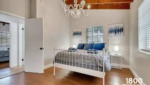 3 Home 12 bedroom compound with Pool and BBQ sleeps 24 - Foto 2