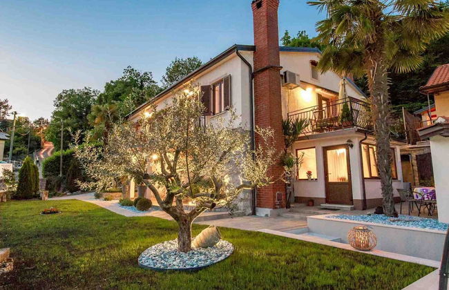 Modern Comfort With Shared Pool & Lush Green Surroundings in Kastav - Foto 43