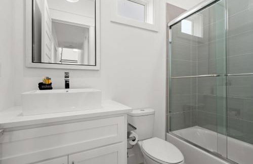 Brand NEW Expansive Coastal Home w/ Custom Furnishings Sleeps 15 - Photo 46