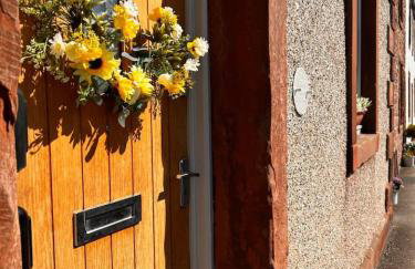 Little Apple Cottage- Free Parking, Hot tub, Fire, Town Centre - Photo 53