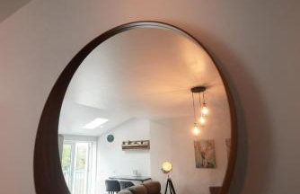 A stunning And Slick Escape - Photo 9