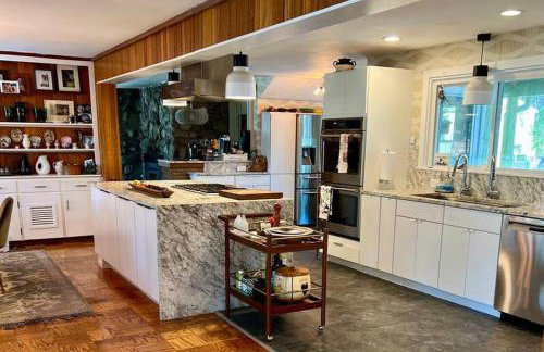 Swanky Midcentury Ranch - Foto 9