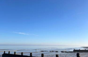 The Bird's Nest by Sheppey Stays- Pet Friendly Cozy Coastal Escape - Sleeps 6 with Parking - Great Rates for Long Stays - Photo 24