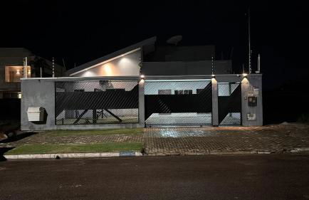 House 5 minutes from downtown - Photo 1