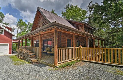 Family Friendly! Linville Cabin with Wraparound Deck - Foto 25