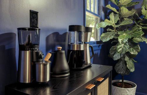 The Peacock - Artsy East Hill Getaway - Foto 25