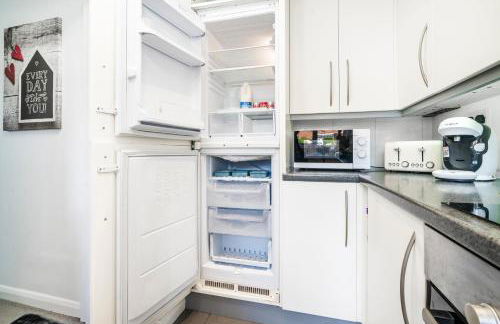 Monmouth House Aylesbury Premier Quality Accommodation For Larger Families Contractors And Professionals Sleeps Up to 6 Guests - Foto 24