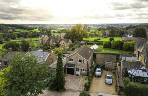 Spacious 4 Bed Holiday Home with Hot Tub & Parking near Matlock Peak District - Foto 41