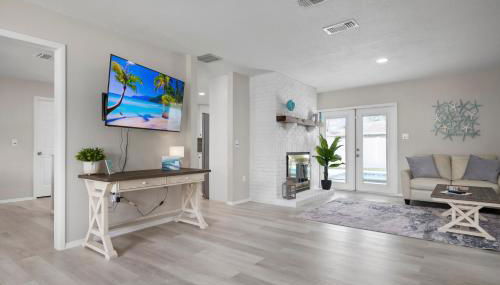 Serenity by the Sea! Cozy pool home with putting green & fire pit! - Foto 5