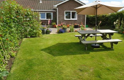 Ty Ardd - modern bungalow close to Pendine Beach - 1 DOG GOES FREE - Photo 1