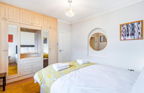 Nancy's 3 bedroom house near Heathrow Airport - Foto 6