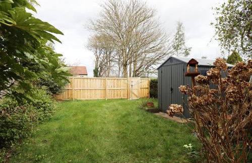 Mount Rd By N And N Stays Contractor Friendly 4 Bed House With Large Driveway, Bath - Photo 6