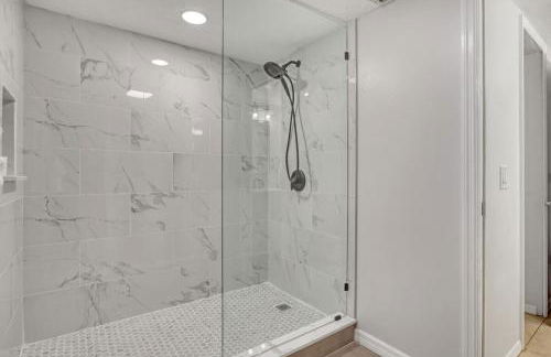 Comfort by the Beach - Heated Pool & Private Beach - Foto 41